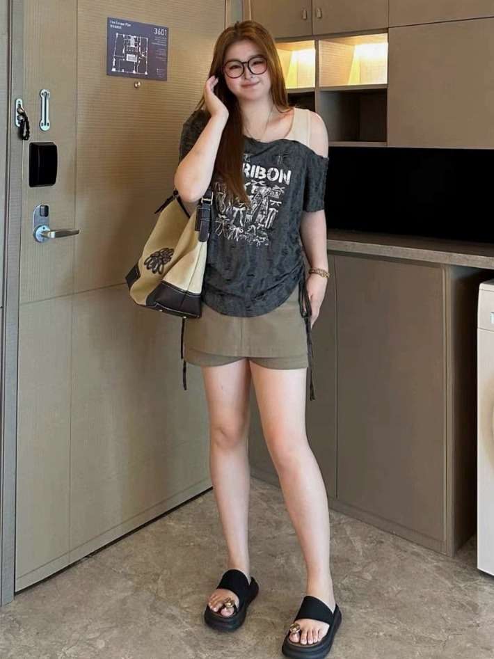 Y2Kファッション ダメージ加工オフショルダーTシャツ
