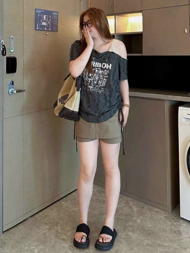 Y2Kファッション ダメージ加工オフショルダーTシャツ