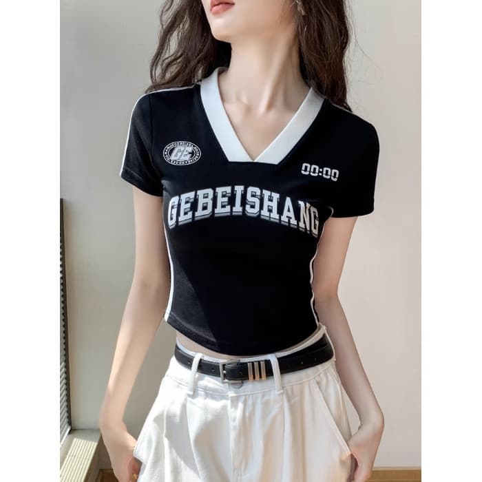 Y2Kファッション カレッジ風ロゴ入りクロップド丈Tシャツ