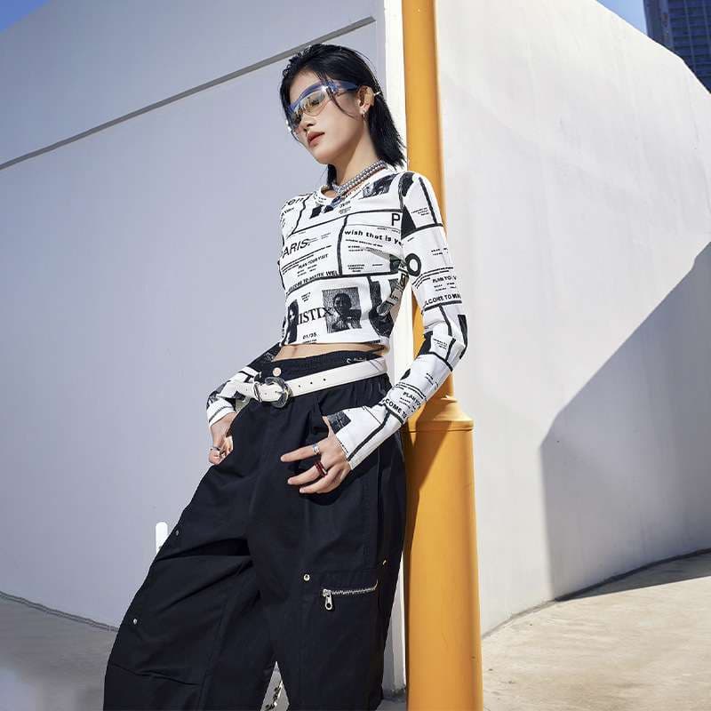 Y2Kファッション ニュースペーパープリントクロップトップ
